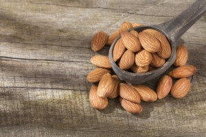 Peeled almonds - Prunus dulcis